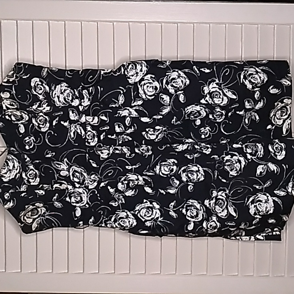 Tea/f Black, White, Silver Sweetheart Neckline Floral Cocktail Dress with Pocket